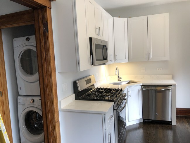 Kitchen/Laundry - 831 Altgeld W St