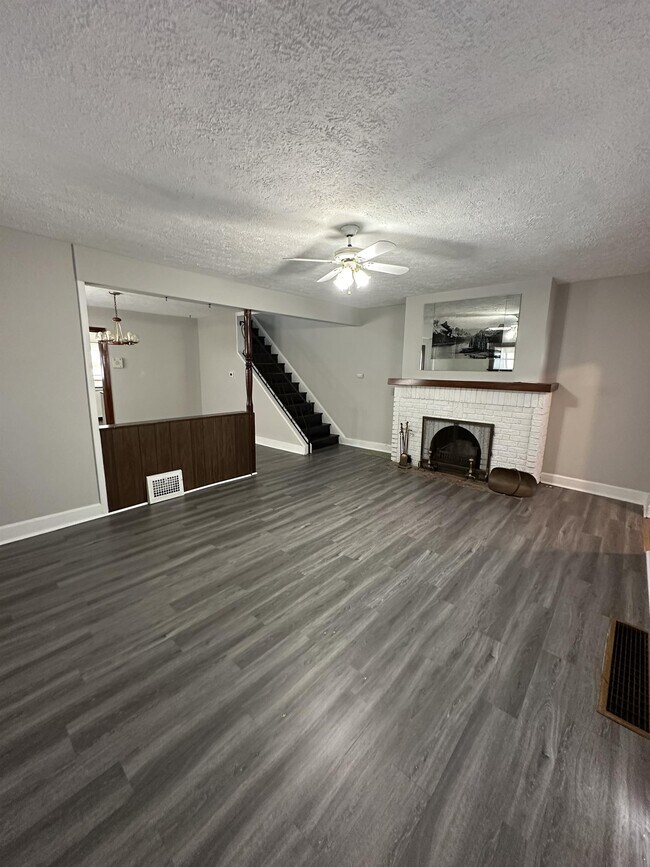 Building Photo - 1082 Hillstone Rd