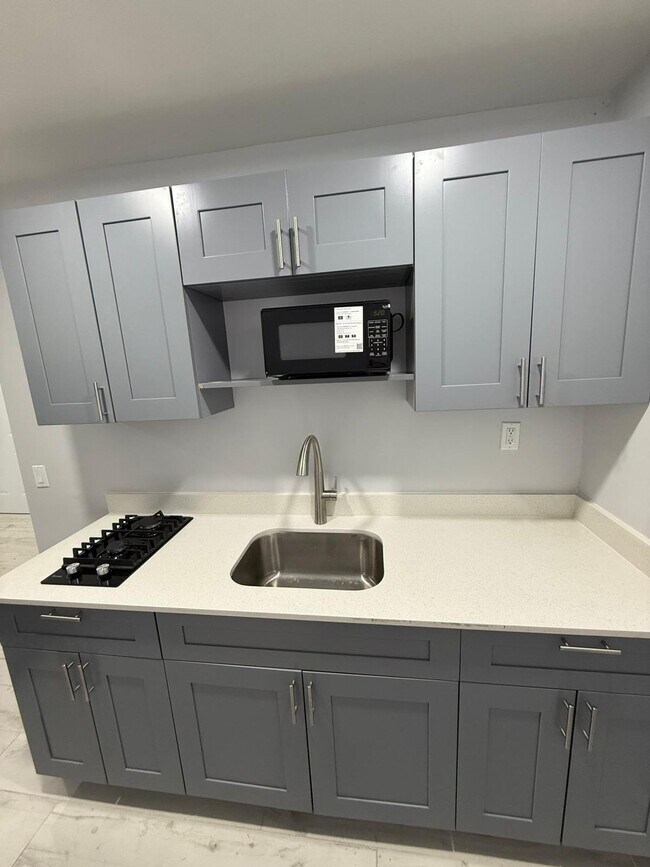 Foto del edificio - 8812 N Crescent Dr
