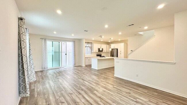 Building Photo - Newer 2022 Construction Two-Story with Pri...