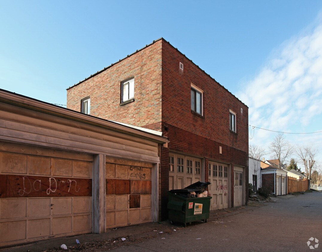 Foto del edificio - 413 Halcomb Ave
