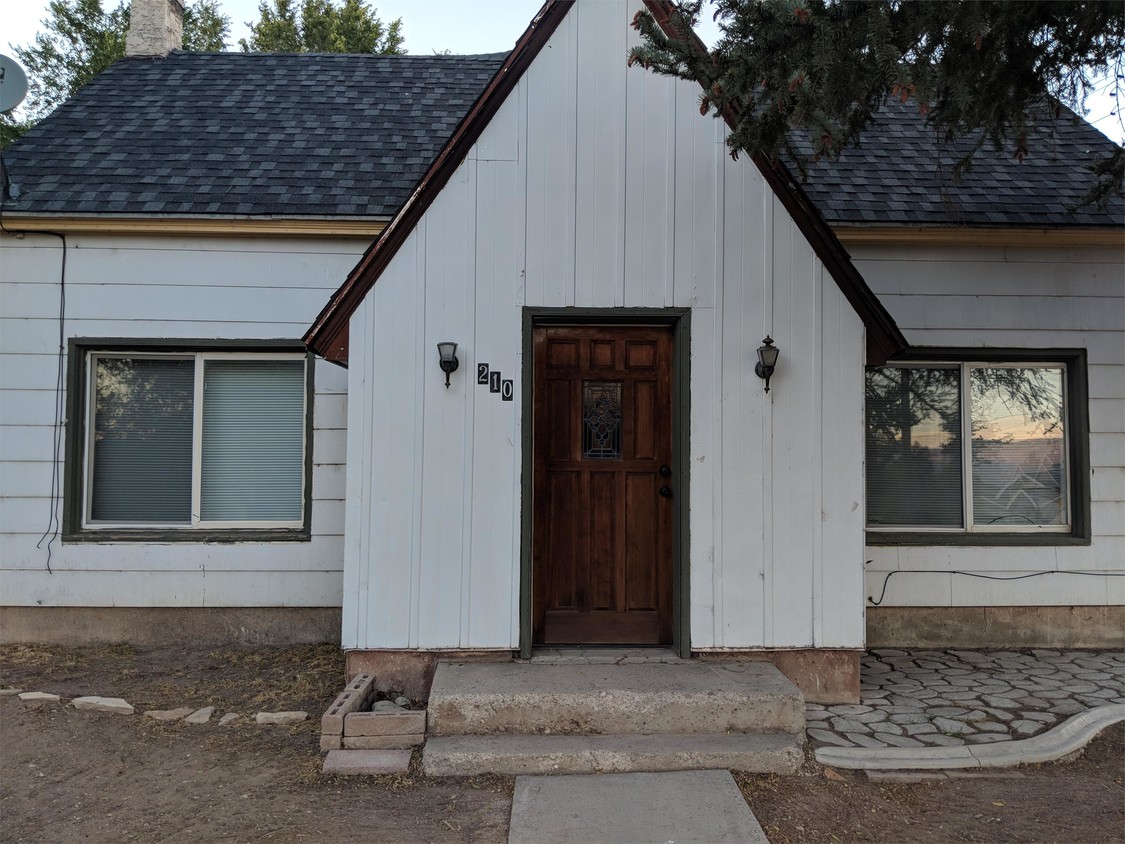 Primary Photo - 210 80 N St