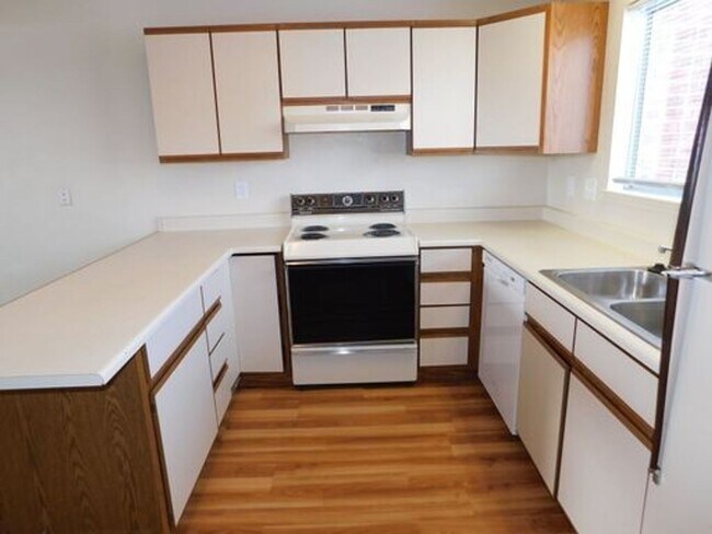 Building Photo - Townhome on Allegheny for rent!
