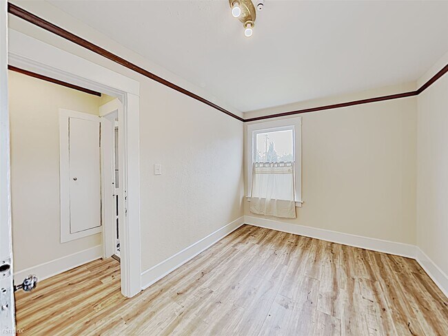 Building Photo - 3 br, 1 bath House - 4657 S Frontenac St