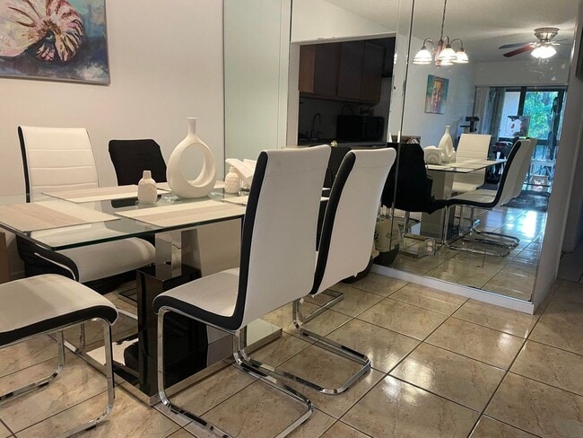 Foto del edificio - 5975 Forest Hill Blvd