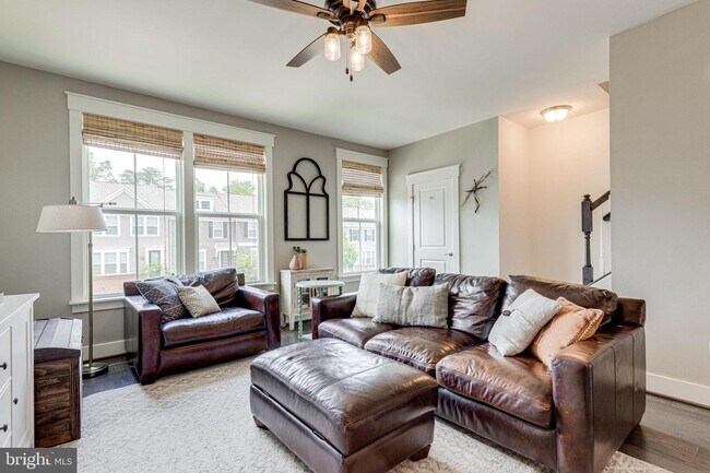 Building Photo - 10753 Hinton Way