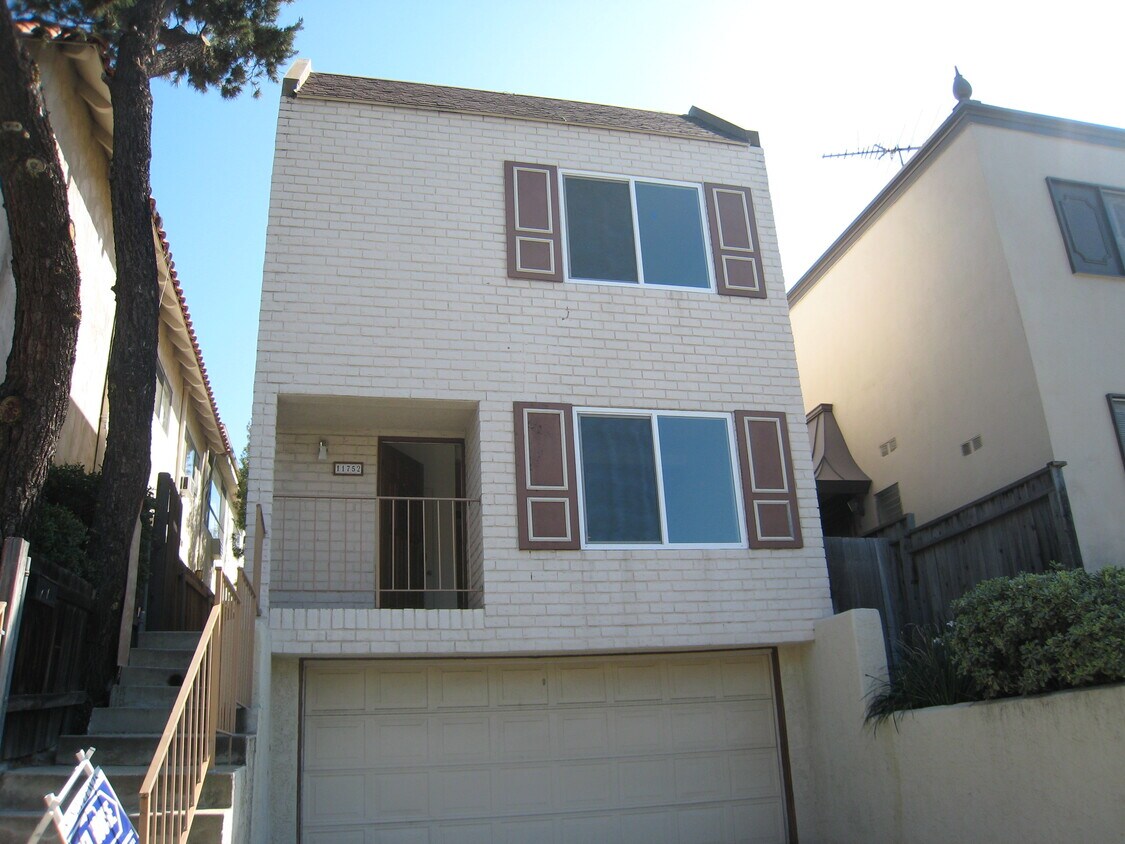 Primary Photo - 11752 Darlington Ave