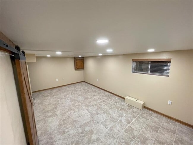 Building Photo - 109 Linden St