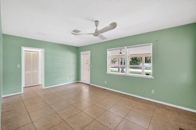 Foto del edificio - 841 SW 18th Ct