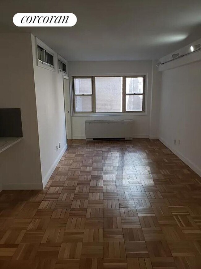 Building Photo - 345 E 56th St