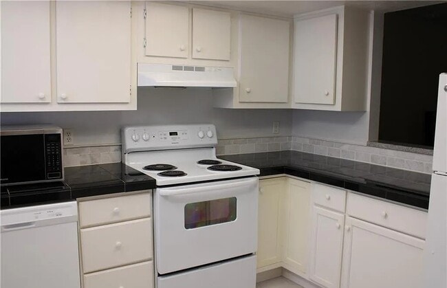 Building Photo - 203 SE 15th Pl