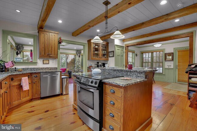 Foto del edificio - 13237 Creagerstown Rd