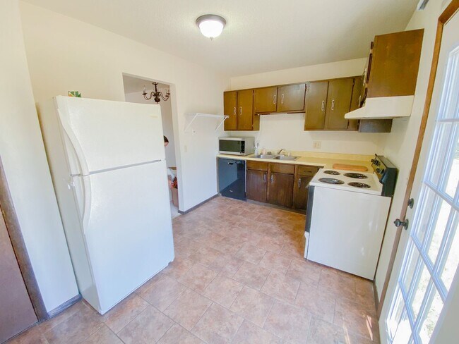 Building Photo - Italian Estates Property Management