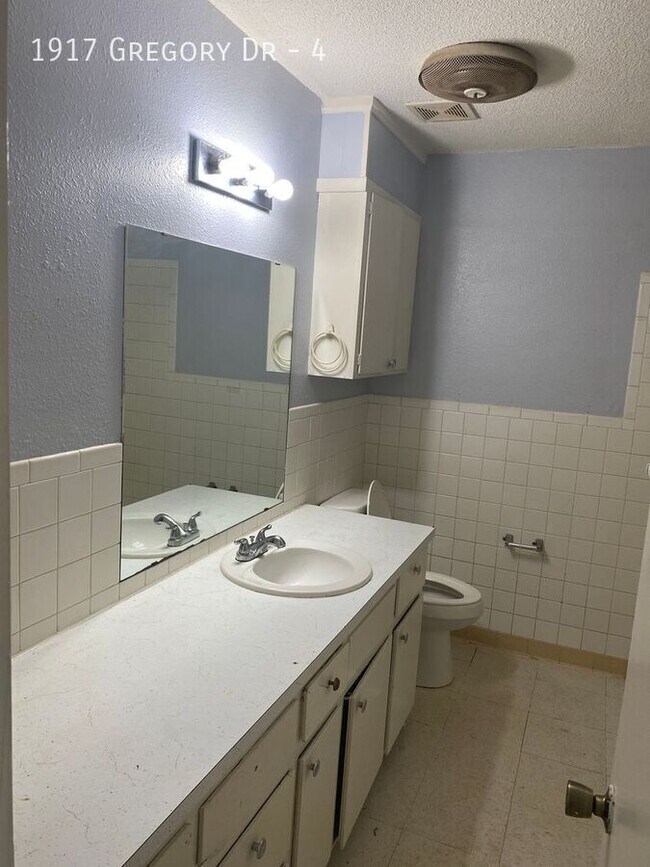 Foto del edificio - 1917 Gregory Dr