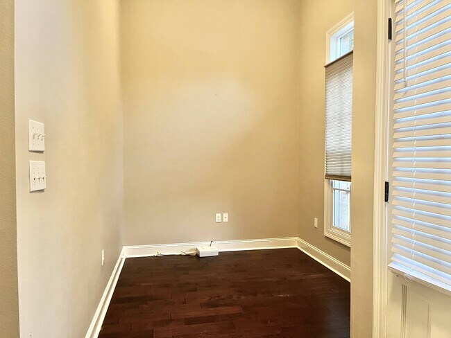 Foto del edificio - 3045 Hudson Park Dr