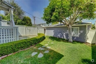 Building Photo - 425 Dahlia Ave