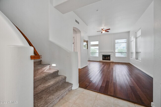 Building Photo - 7260 E Vaquero Dr
