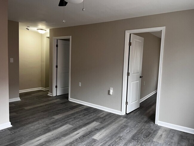 Foto del edificio - Affordable 2-Bedroom Apartment in Southwes...