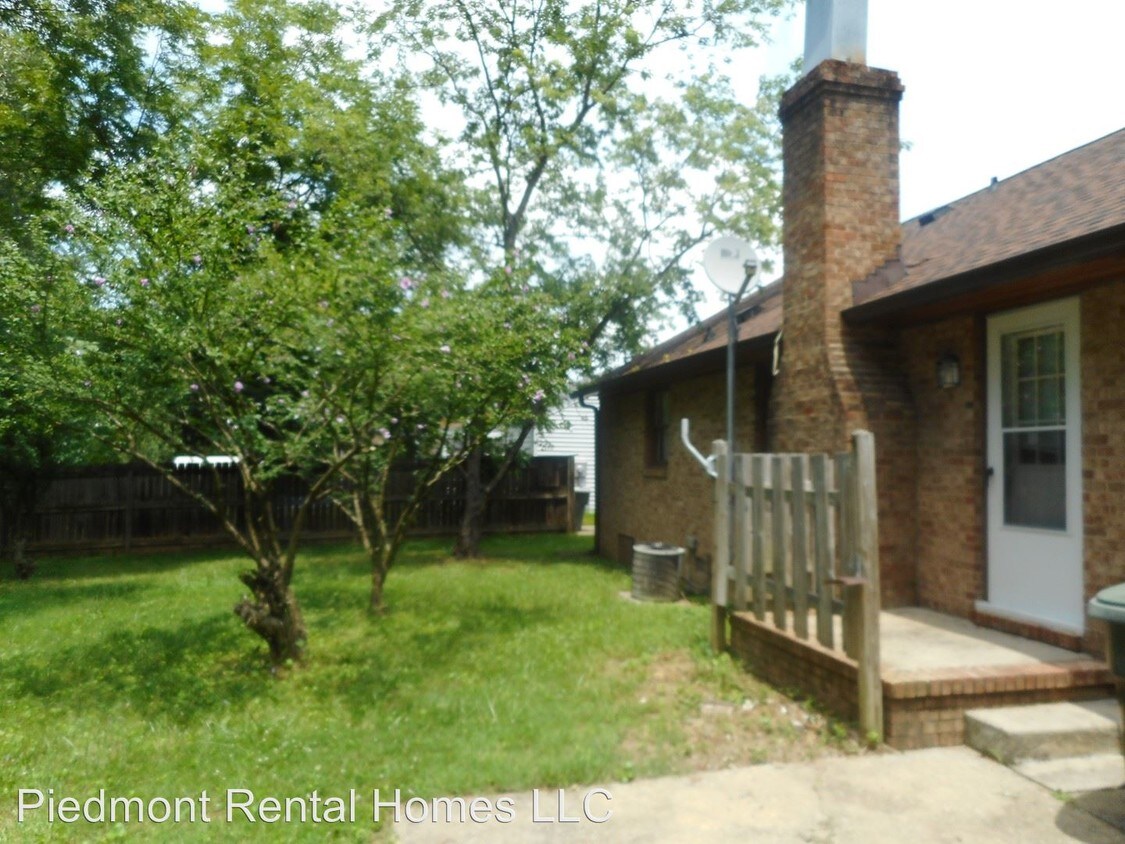 Building Photo - 3 br, 2 bath House - 2604 Dumfries Rd