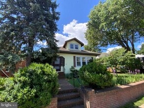 Building Photo - 804 20th St S