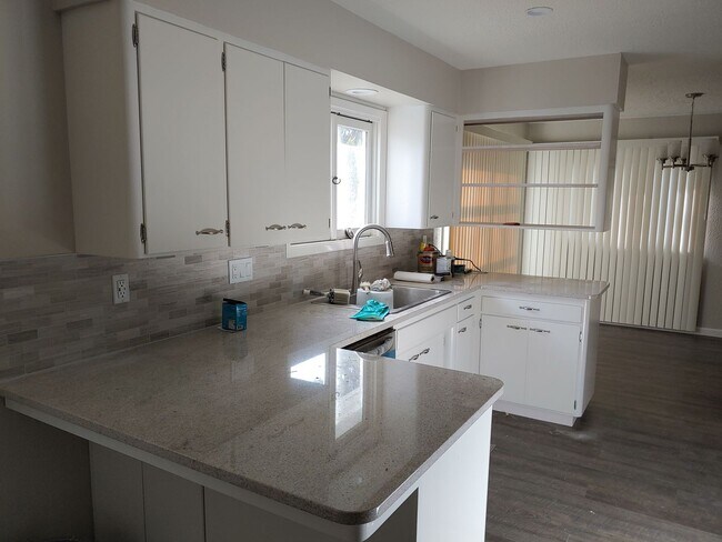 Foto del edificio - Spacious 4 Bedroom Home