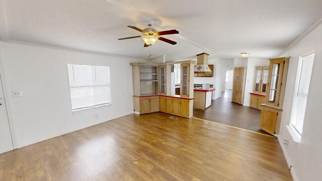 Building Photo - "Charming 3-Bed, 2-Bath Retreat in Gatesvi...