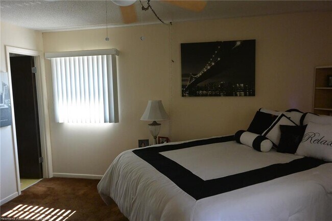 Foto del edificio - 220 Sparrow Ave