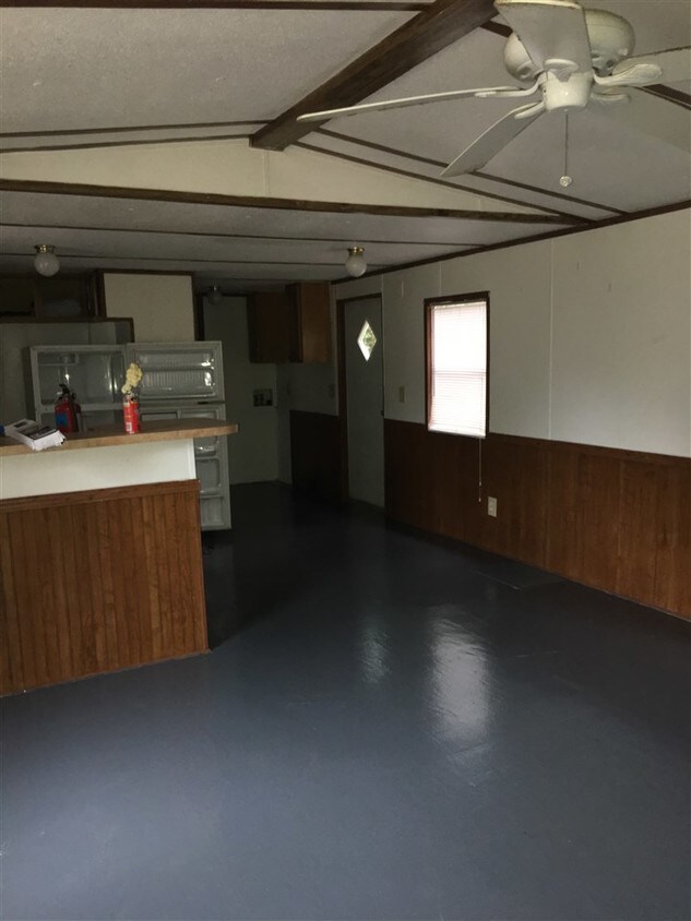 Foto del edificio - 1215 Spring Oaks Ln