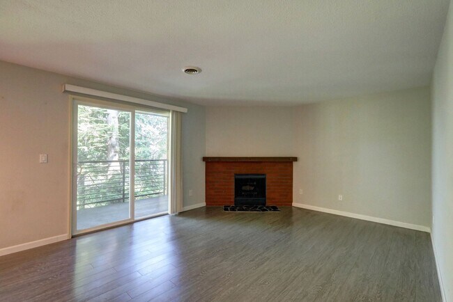 Foto del edificio - Downtown Bellevue 2BR 1BA Condo-Just Block...