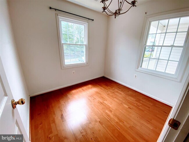 Building Photo - 122 Westwick Ct