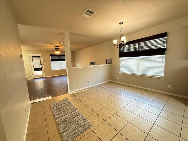 Foto del edificio - 520 Rolling Oak Dr