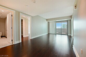 Building Photo - 2700 S Las Vegas Blvd