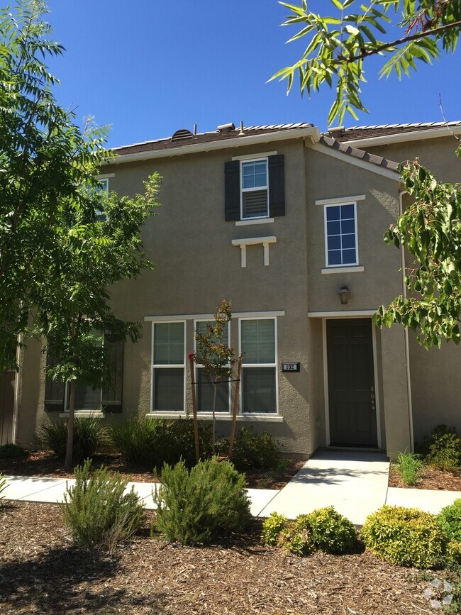 Building Photo - 102 Talmont Cir