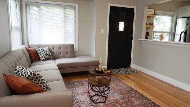 Foto del edificio - 3303 Normandy Rd