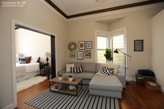 Building Photo - Spectacular 1 Br/ 1 bath w/ Laundry