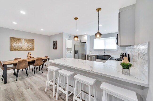 Foto del edificio - 23714 Archwood St