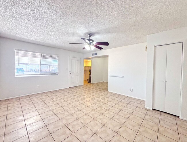 Building Photo - Mesa Apartment