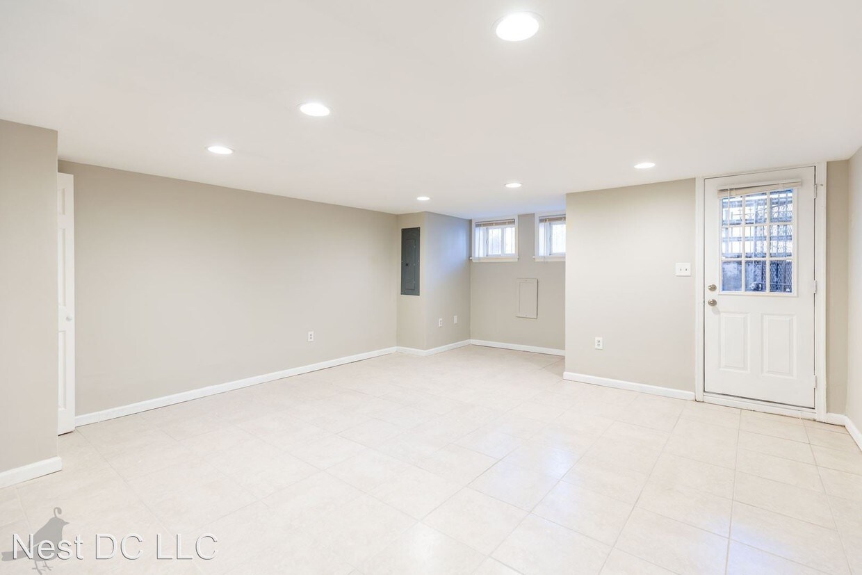 Primary Photo - 122 Thomas St NW