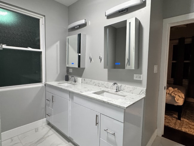 Building Photo - 3526 Lake St