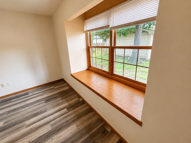 Foto del edificio - 4 Bedroom Westside Townhome | Great Location | Low-Maintenance Living