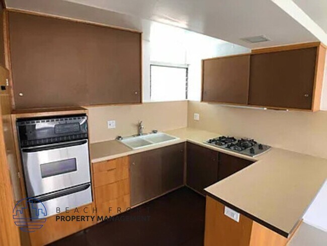 Foto del edificio - 6847 Radford Ave.