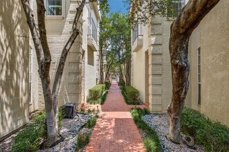Building Photo - 4517 Holland Ave