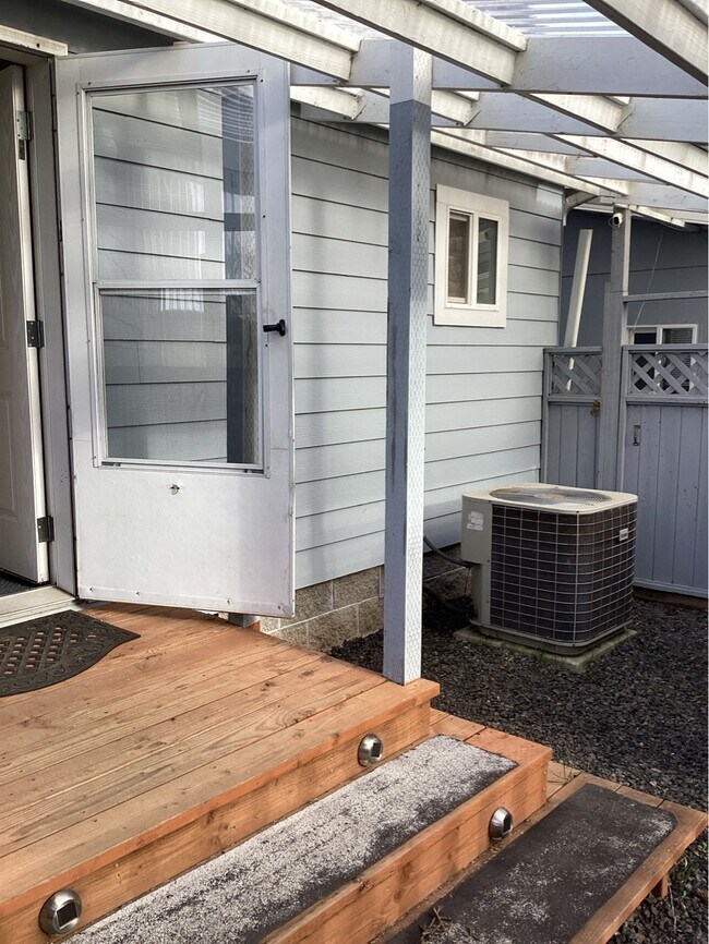 Foto del edificio - 365 SW Pacific View St