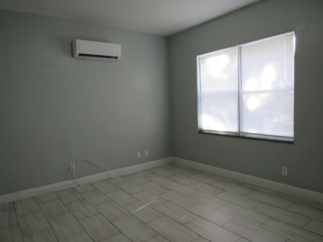 Building Photo - 4283 Cocoanut Rd