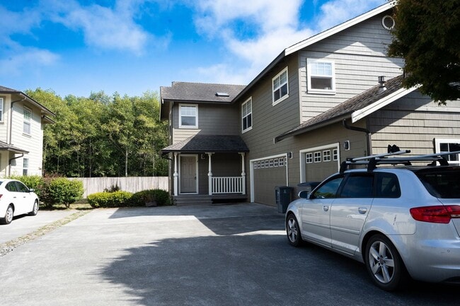 Building Photo - 2712 Meadow Creek Way