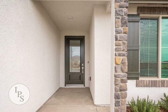Foto del edificio - 2022 South/East Fresno Home, 4BR/2BA - Lots of Amenities!