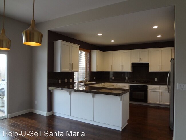 Building Photo - 3 br, 2.5 bath House - 1611 Belmont Court