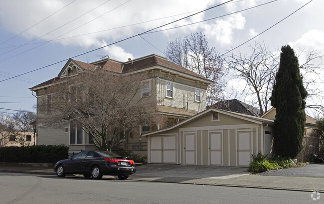 Building Photo - Main Street Apartments