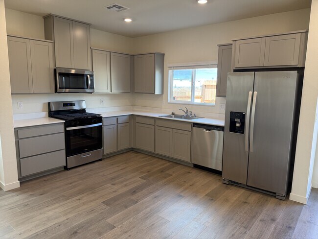 Foto del edificio - 8426 Redwood Dawn Dr