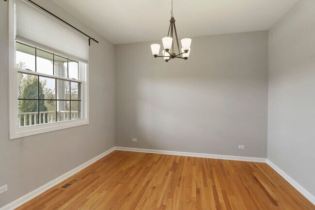 Building Photo - 522 Niagara Dr